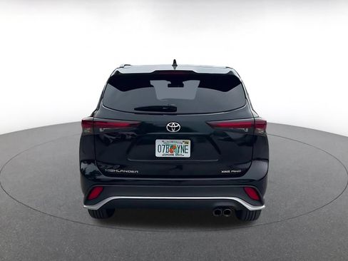 Used 2025 Toyota Highlander XSE AWD/4WD image 12