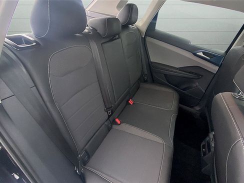 Used 2024 Volkswagen Taos SE image 18