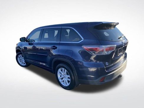 Used 2015 Toyota Highlander LE image 3