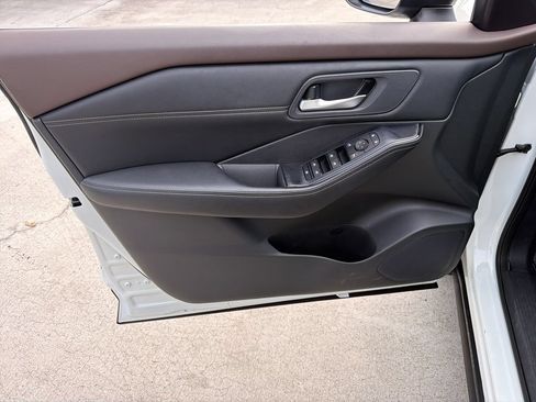 Used 2023 Nissan Rogue SV w/ SV Premium B Package FWD image 18