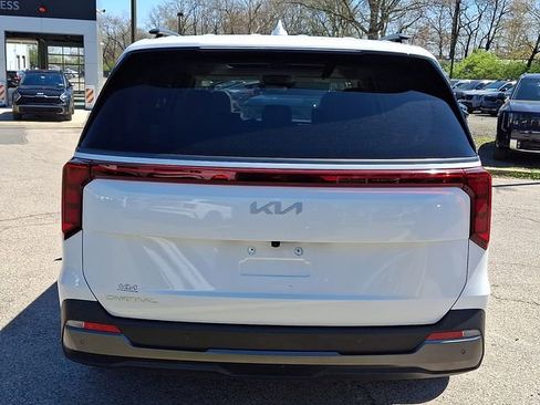 Used 2025 Kia Carnival SX FWD image 5