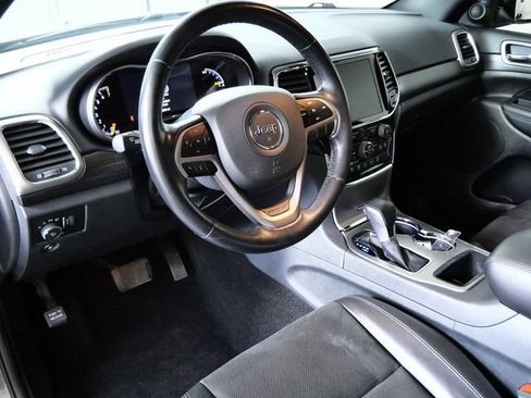 Used 2019 Jeep Grand Cherokee Altitude AWD/4WD image 3