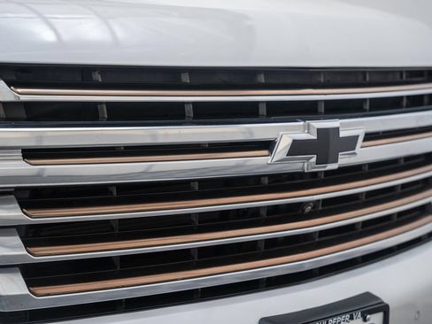 Used 2024 Chevrolet Tahoe High Country AWD/4WD image 13