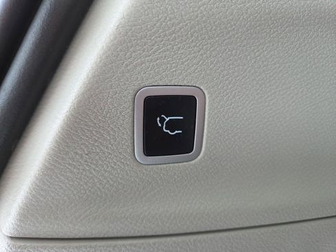 Used 2022 Chrysler Pacifica Touring-L image 43