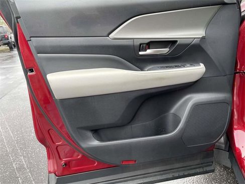 Used 2025 Toyota Grand Highlander FWD image 18