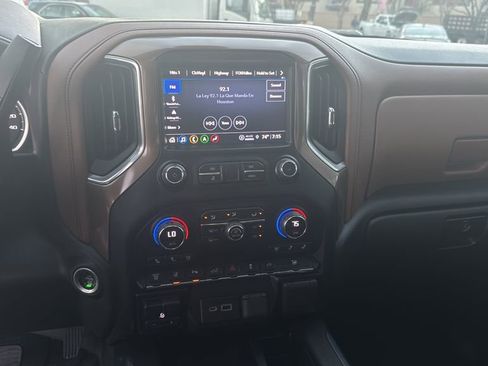 Used 2022 Chevrolet Silverado 2500 High Country w/ Technology Package image 11