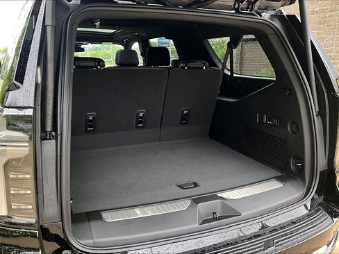 New 2026 Chevrolet Suburban Premier w/ Sun And Tow Package AWD/4WD image 5