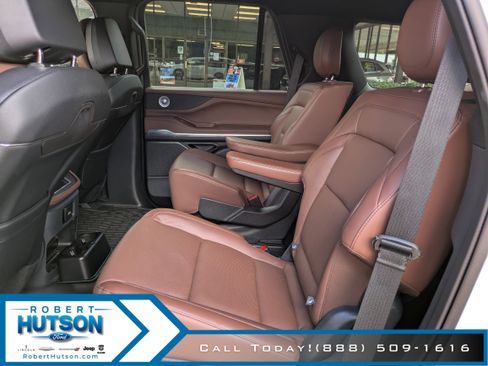 New 2025 Lincoln Navigator Reserve image 18