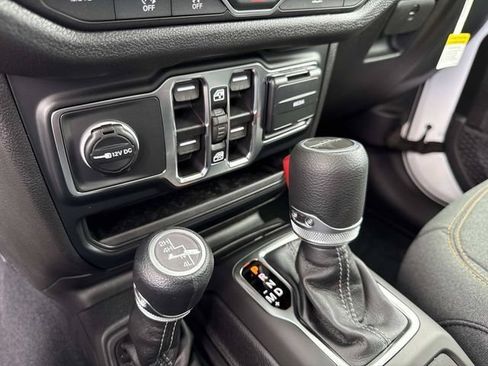 New 2026 Jeep Gladiator Sport AWD/4WD image 26