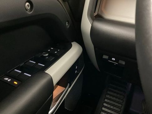 Used 2020 Land Rover Defender 110 HSE image 19