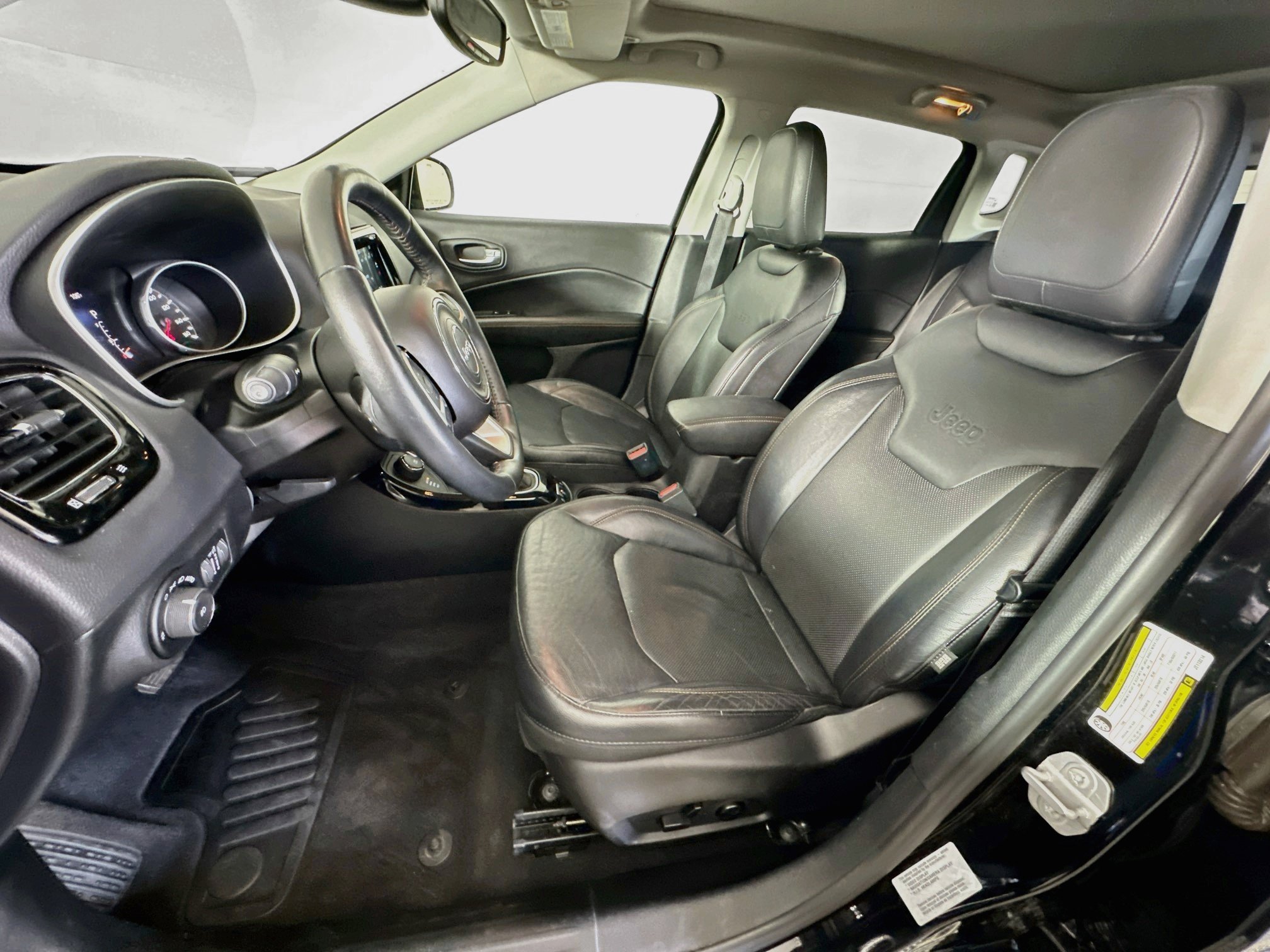 Used 2018 Jeep Compass Limited w/ Navigation Group AWD/4WD image 13
