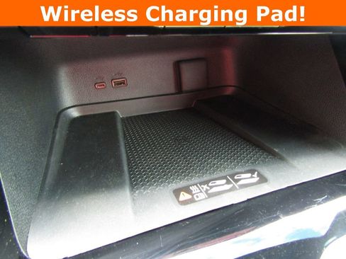 Used 2024 Chevrolet Traverse RS image 23