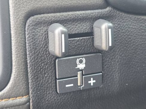 Certified 2022 GMC Canyon AT4 AWD/4WD image 8