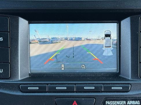 Used 2018 Ford Explorer XLT image 31