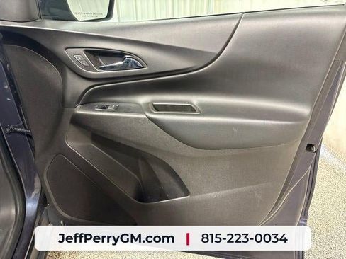Used 2018 Chevrolet Equinox LT w/ Sun & Infotainment Package AWD/4WD image 17