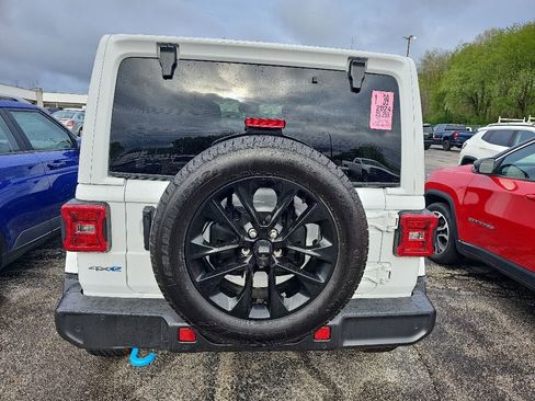 Used 2024 Jeep Wrangler Unlimited Sahara w/ Technology Group AWD/4WD image 15