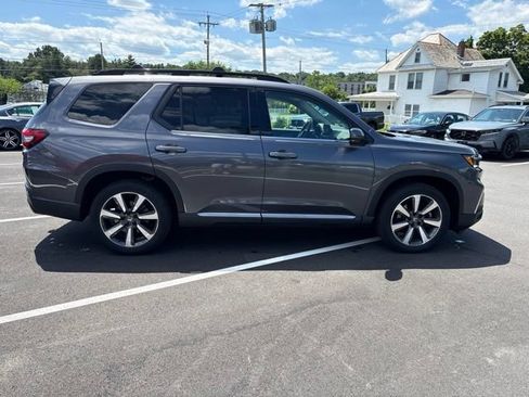Used 2024 Honda Pilot Touring image 6