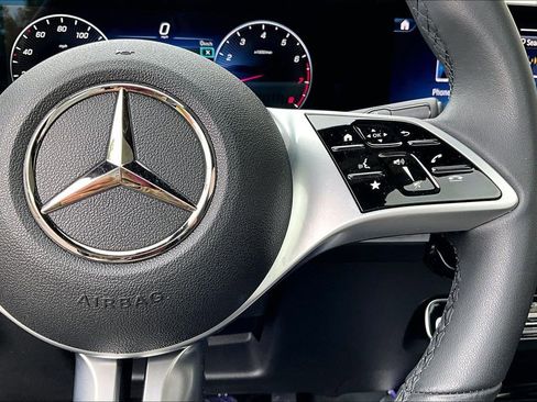 Used 2026 Mercedes-Benz GLB 250 4MATIC image 21