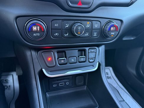 Used 2018 GMC Terrain Denali w/ LPO, 'HIT The Road' Package AWD/4WD image 40