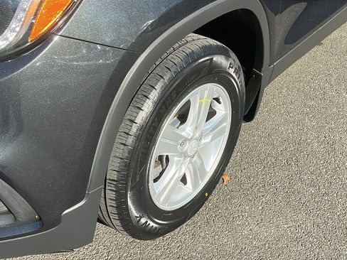 Used 2017 Chevrolet Trax LT w/ Sun & Sound Package image 9