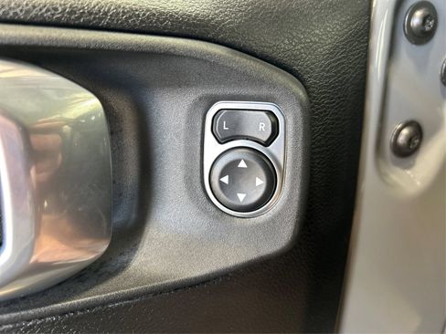 Used 2022 Jeep Wrangler Sport AWD/4WD image 29
