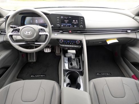 New 2026 Hyundai Elantra SEL Sport FWD image 15