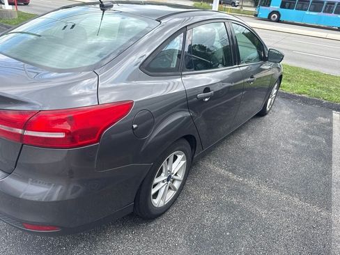Used 2015 Ford Focus SE FWD image 4