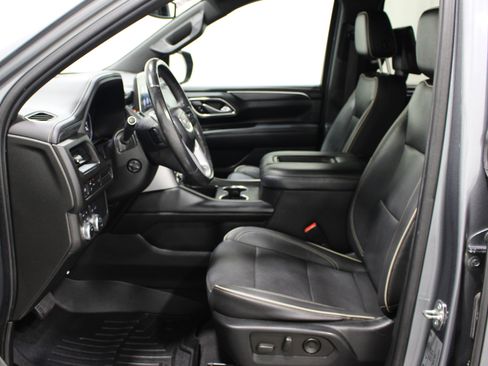 Used 2021 GMC Yukon XL SLT w/ SLT Premium Package AWD/4WD image 3