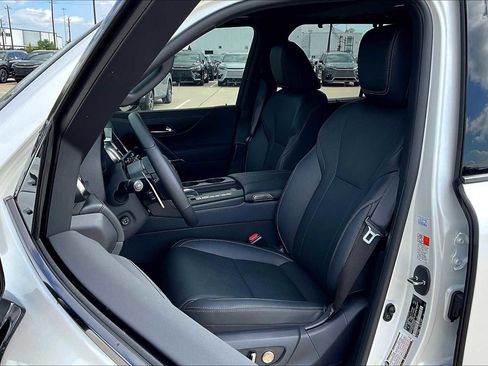 Used 2025 Lexus LX 700h Luxury w/ Appearance Package AWD/4WD image 9