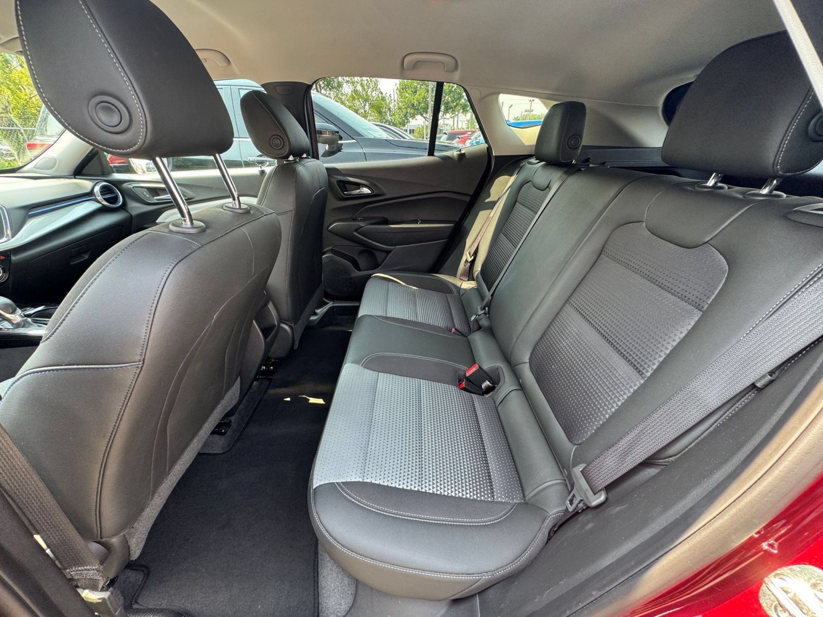 Used 2025 Chevrolet Trax LT FWD image 24