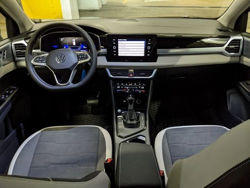 New 2025 Volkswagen Taos SE image 12