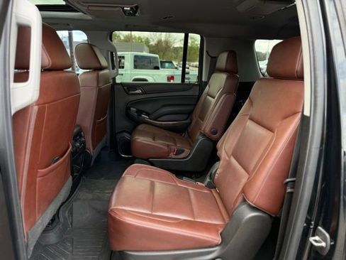 Used 2019 Chevrolet Suburban Premier w/ Premier Plus Edition AWD/4WD image 17