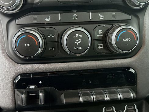 Used 2020 RAM 1500 Big Horn AWD/4WD image 22