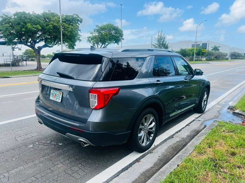 Used 2022 Ford Explorer Limited w/ Equipment Group 301A RWD image 5