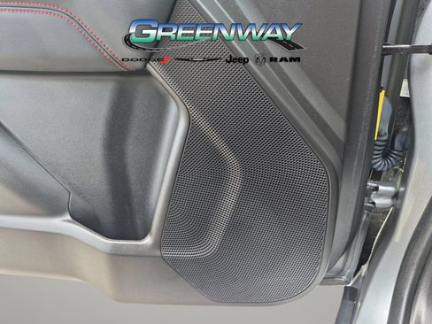 Used 2024 Chevrolet Colorado Z71 w/ Z71 Convenience Package 2 AWD/4WD image 14