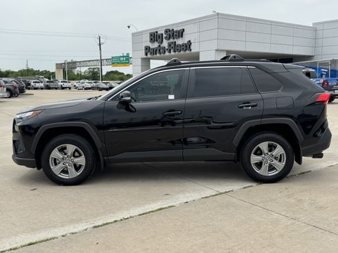 Used 2025 Toyota RAV4 XLE FWD image 7