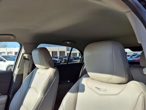 Certified 2023 Cadillac XT4 Luxury w/ Cold Weather Package image 18