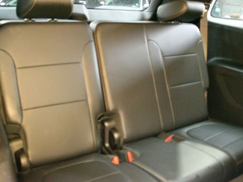 Used 2019 Chevrolet Traverse LT w/ LT Premium Package image 16