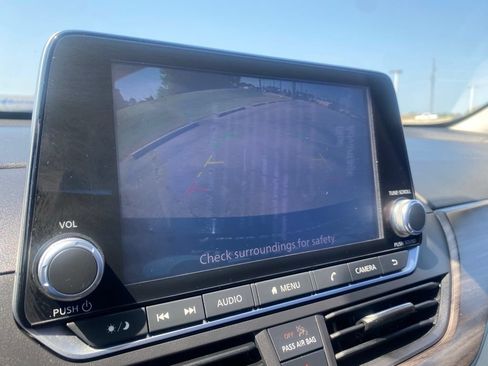 Used 2025 Nissan Altima 2.5 SV FWD image 21