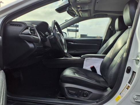 Used 2022 Toyota Camry XLE image 25