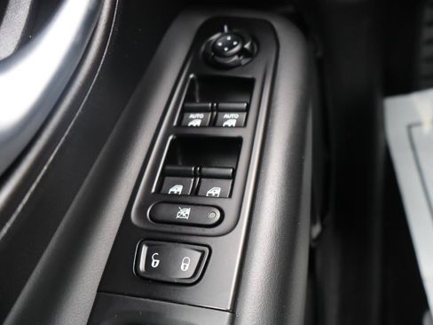 Used 2020 Jeep Renegade Altitude w/ UConnect 8.4 Nav Group FWD image 25