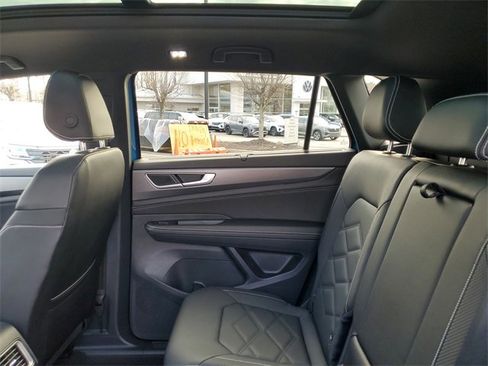 Certified 2025 Volkswagen Atlas Cross Sport SE w/ Panoramic Sunroof Package image 11
