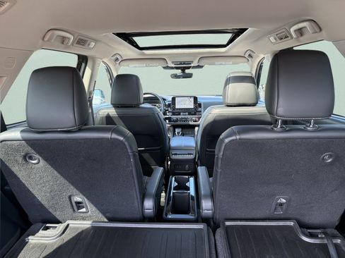Used 2023 Nissan Pathfinder Platinum AWD/4WD image 11