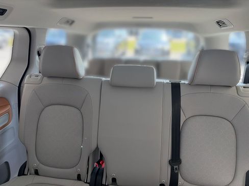 Used 2025 Volkswagen ID. Buzz 1st Edition RWD image 11