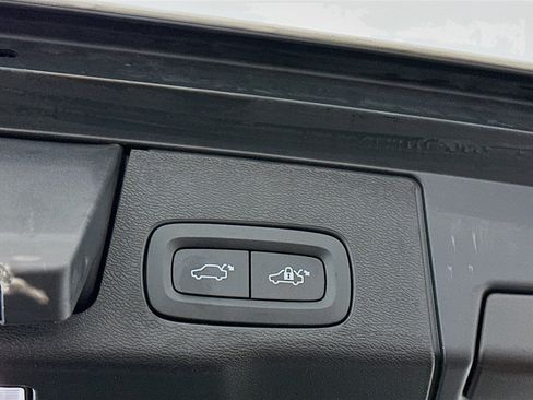 Used 2021 Volvo XC60 T6 Momentum w/ Protection Package Premier AWD/4WD image 32
