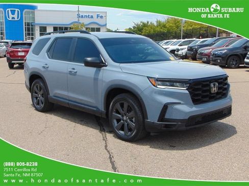 Used 2025 Honda Pilot Sport image 1