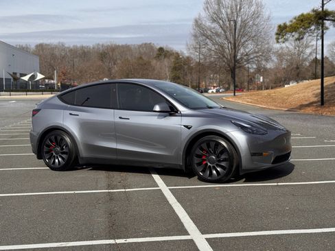 Used 2024 Tesla Model Y Performance image 15