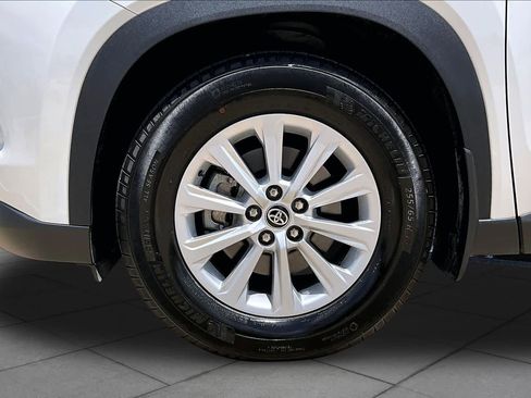 Used 2024 Toyota Grand Highlander AWD image 11