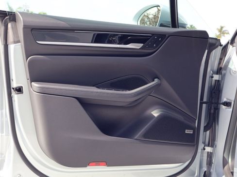 Certified 2025 Porsche Macan Electric RWD image 13