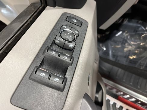 Used 2019 Ford F350 XLT w/ XLT Premium Package image 18